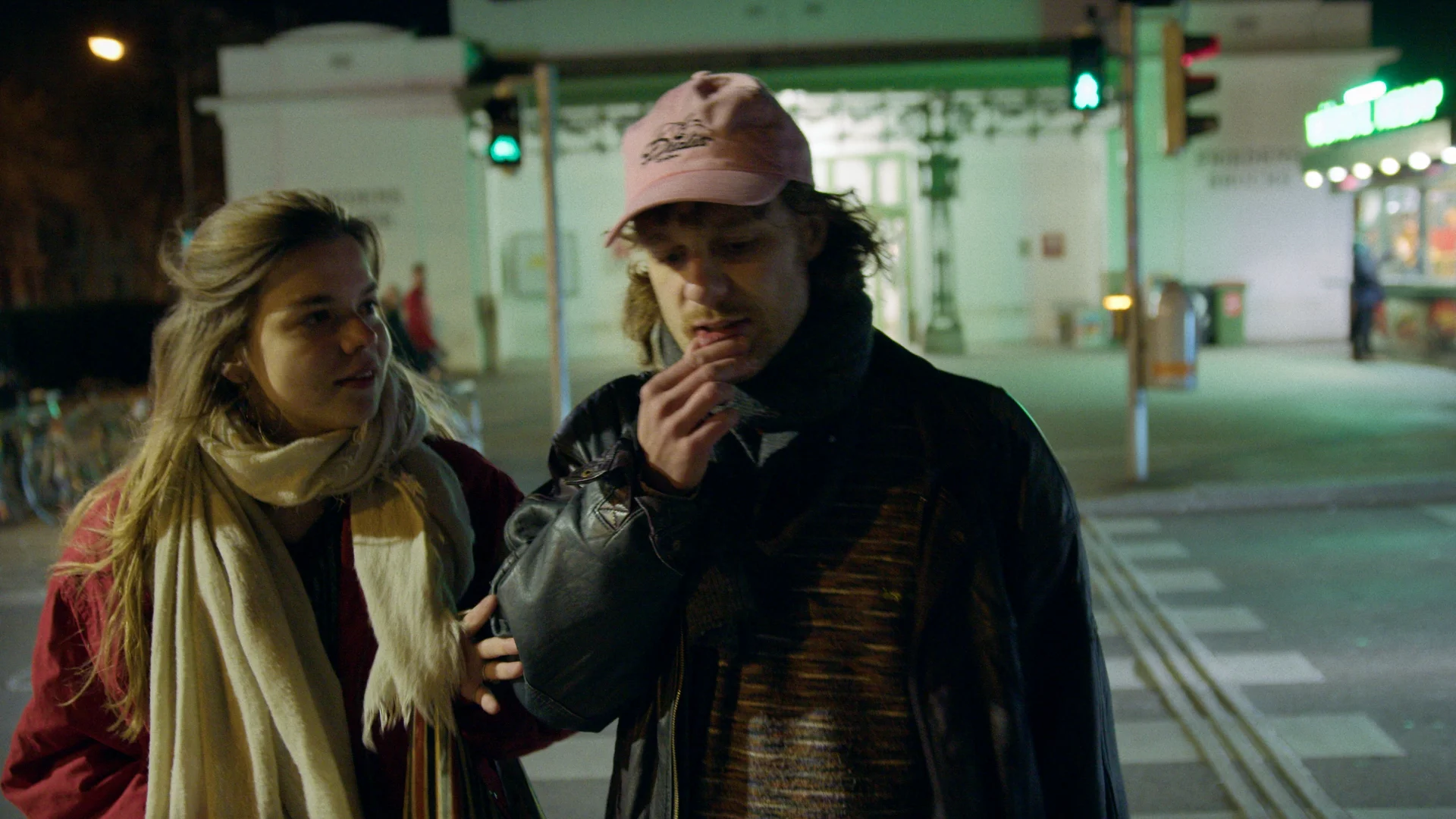 Filmstill aus Between The Lines - Begegnung zweier Fremder